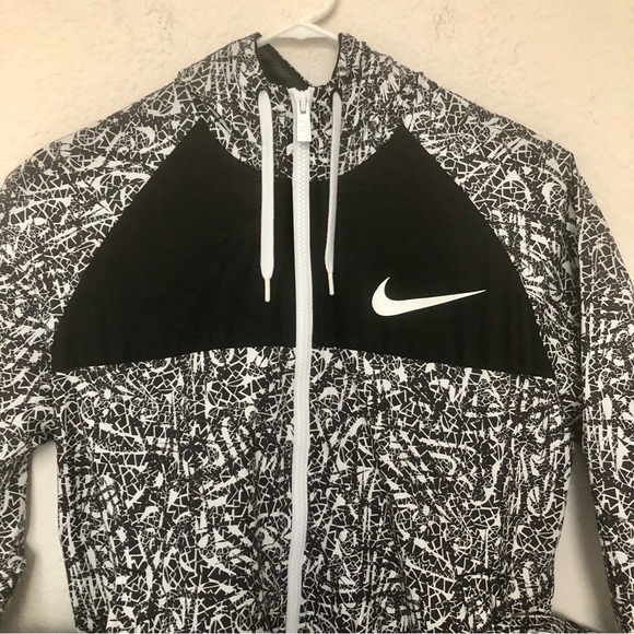 Women’s Nike Full Zip Hooded Jacket Windbreaker - Picture 2 of 13